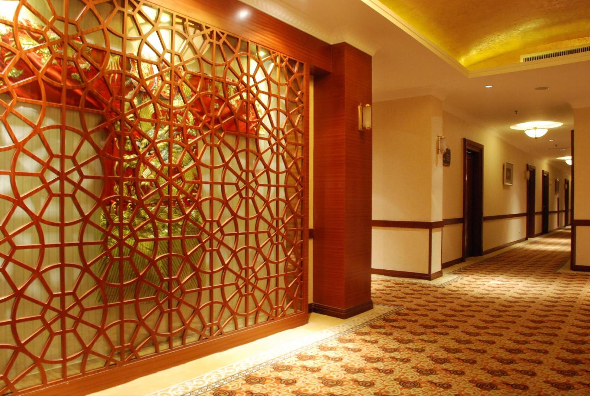 Jin Jiang Park Hotel Шанхай Екстериор снимка