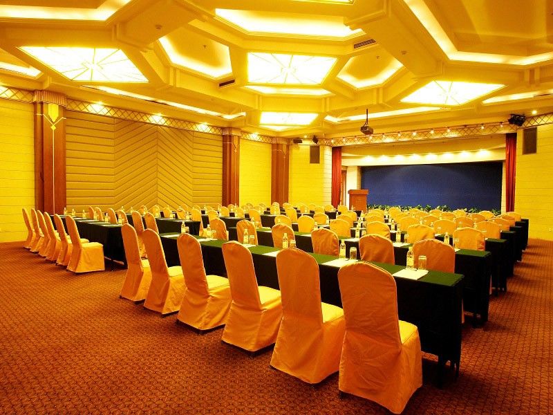 Jin Jiang Park Hotel Шанхай Екстериор снимка